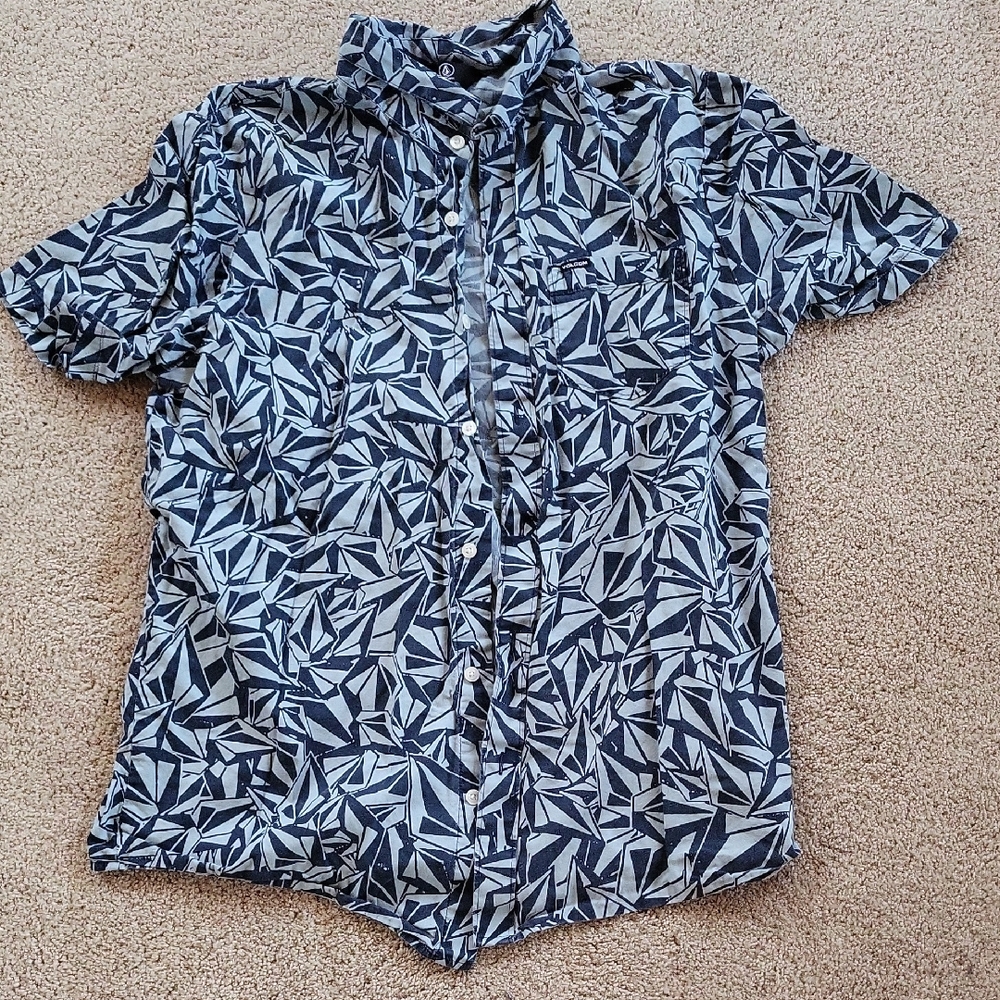 Volcom Black and White Casual Button Down Shirt with Dynamic Pattern